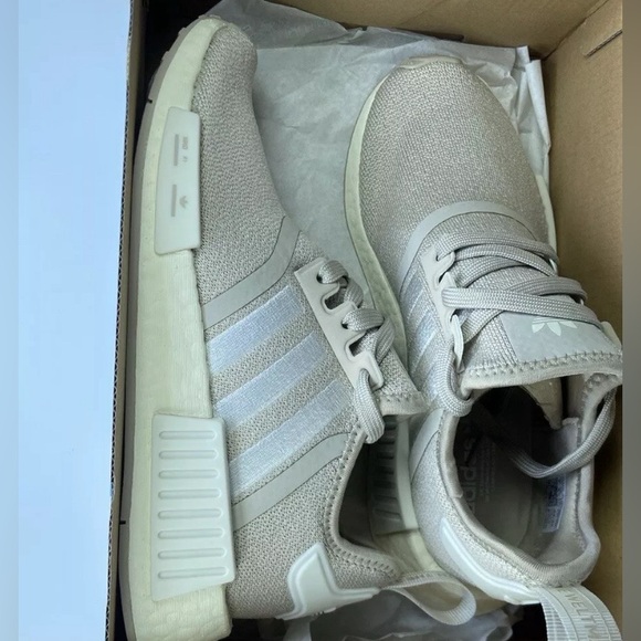 NEW Adidas Women NMD_R1 Shoes - Picture 3 of 6